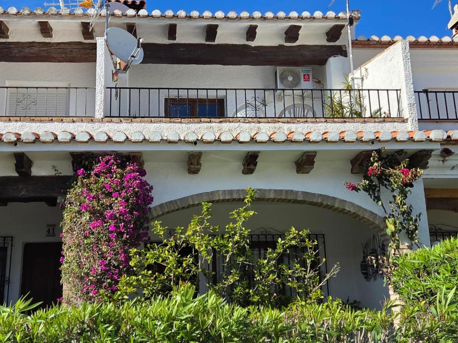 Townhouse In Las Rotas Дения Экстерьер фото